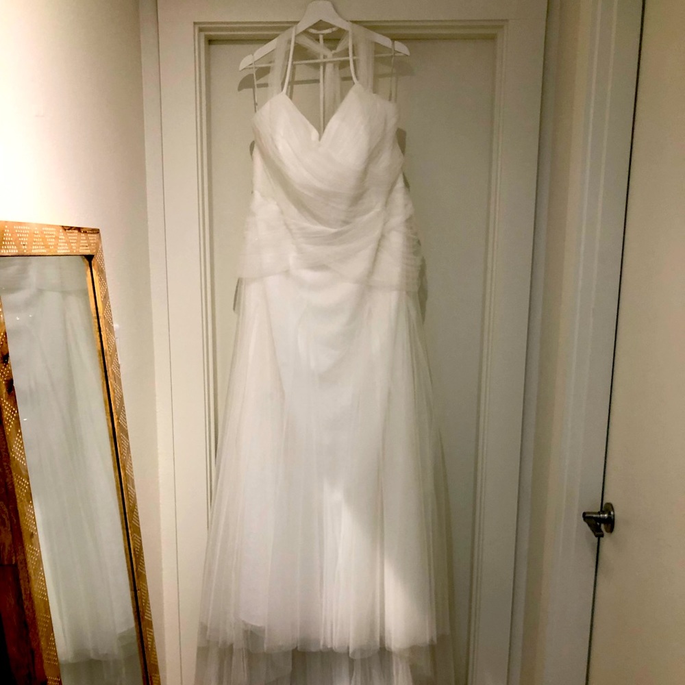 NEW! Vera Wang Wedding Dress